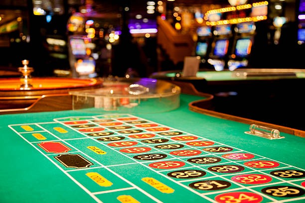 duit123 Android app home screen showing sportsbook, live dealer, and slots categories